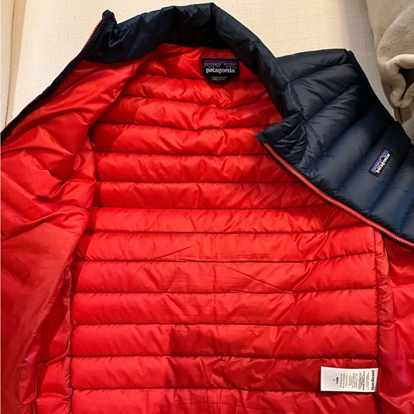 Men’s size Large - Patagonia navy/red vest - Picture 3 of 5